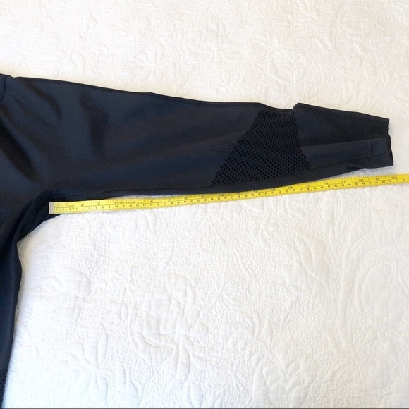 Fabletics Mesh Knee Crop Black Leggings - Medium - Picture 11 of 14